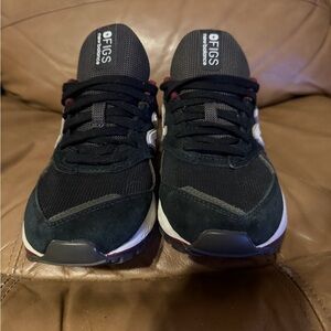 FIGS Men's Black and White Sneakers